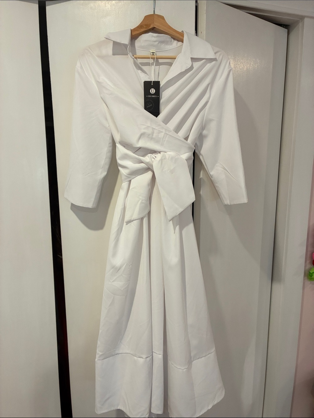 Elegant Classic White Wrap Midi Dress with Tie Waist